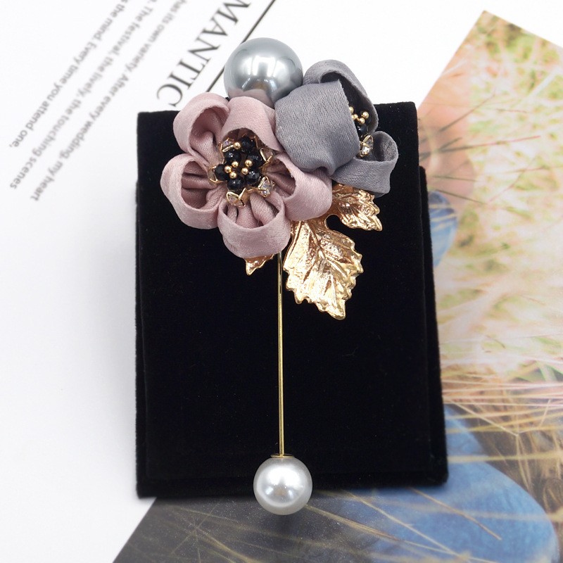 No. 6 Brooch Pearl Floral Brooch