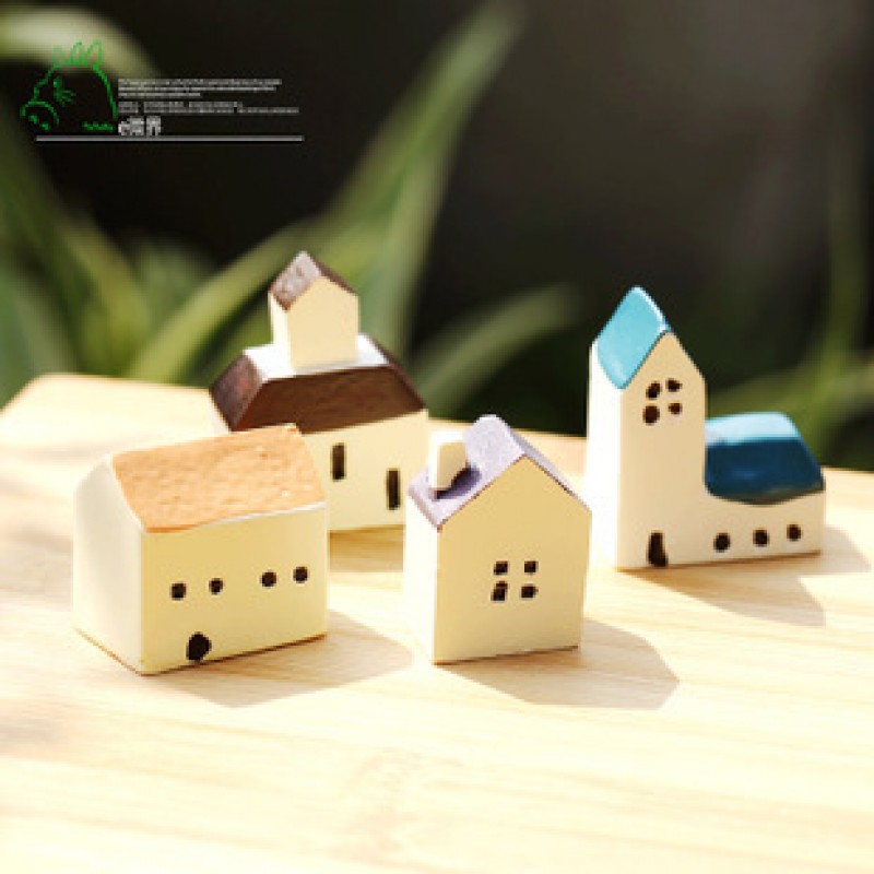 Warm Cabin Trumpet Micro Landscape Ornament
