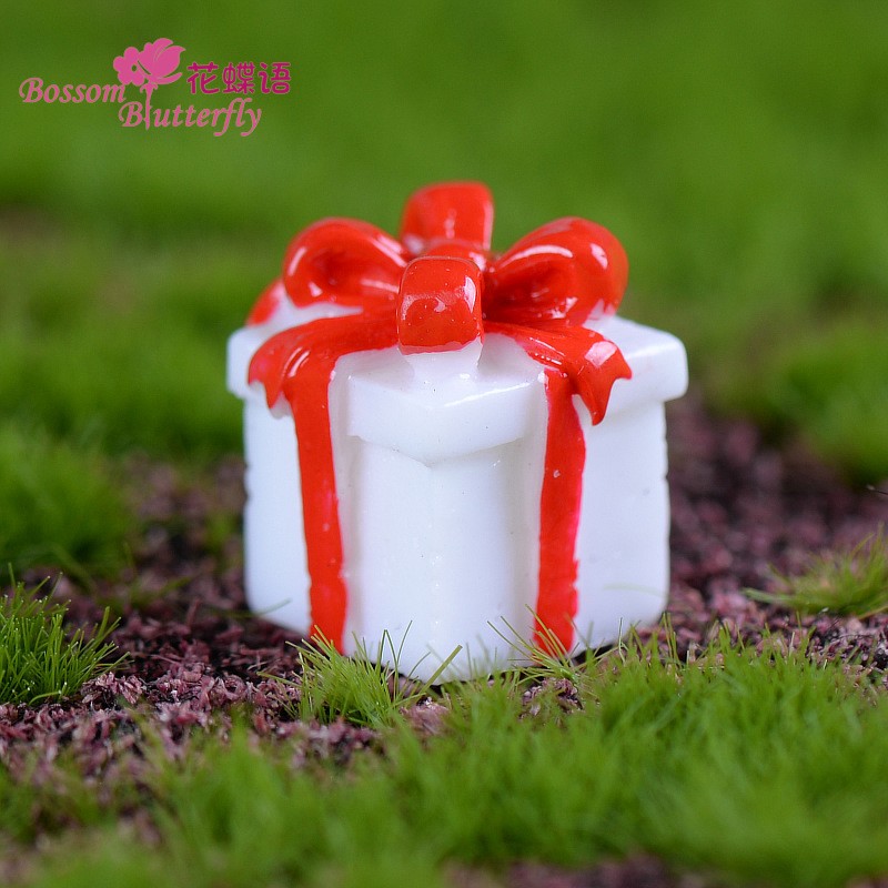 White Gift Craft Miniatures